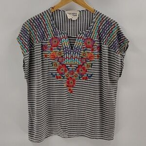 Savanna Jane Floral Embroidered Heather Gray Top Size Medium